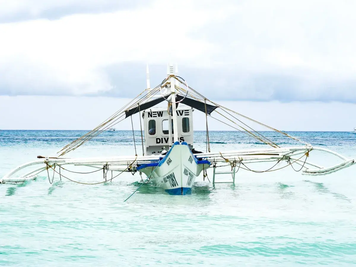 Toby, the New Wave Divers dive boat in Boracay — photo 2