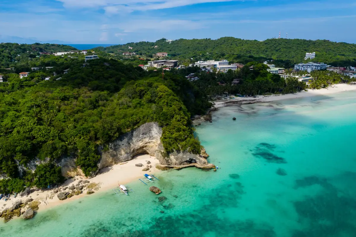 The Role of Dive Guides: How They Enhance Your Boracay Diving Experience