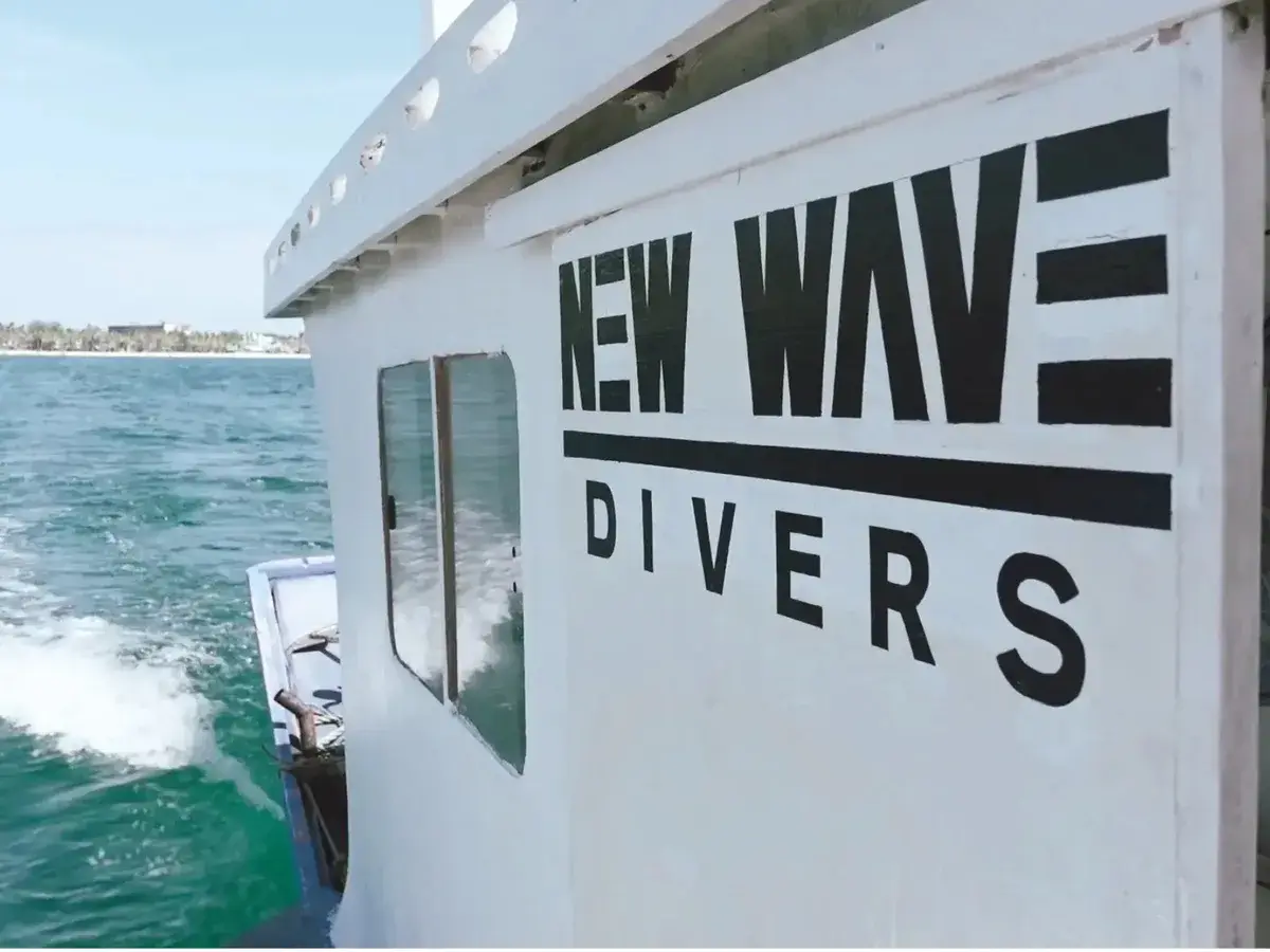 Toby, the New Wave Divers dive boat in Boracay — photo 3