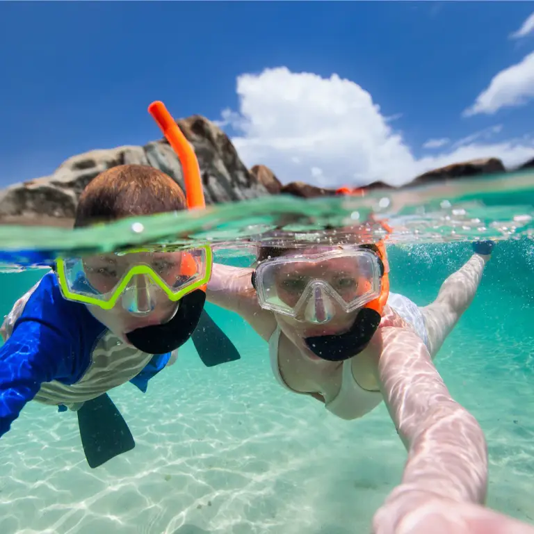 Snorkelers and lunch on Magic Island during a full-day Boracay island tour
