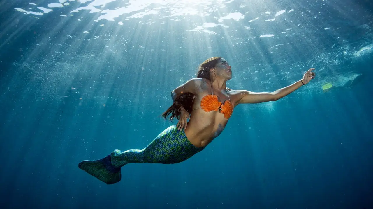 Mermaid diving in Boracay