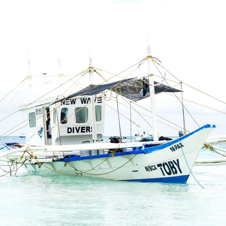 boracay diving boat toby